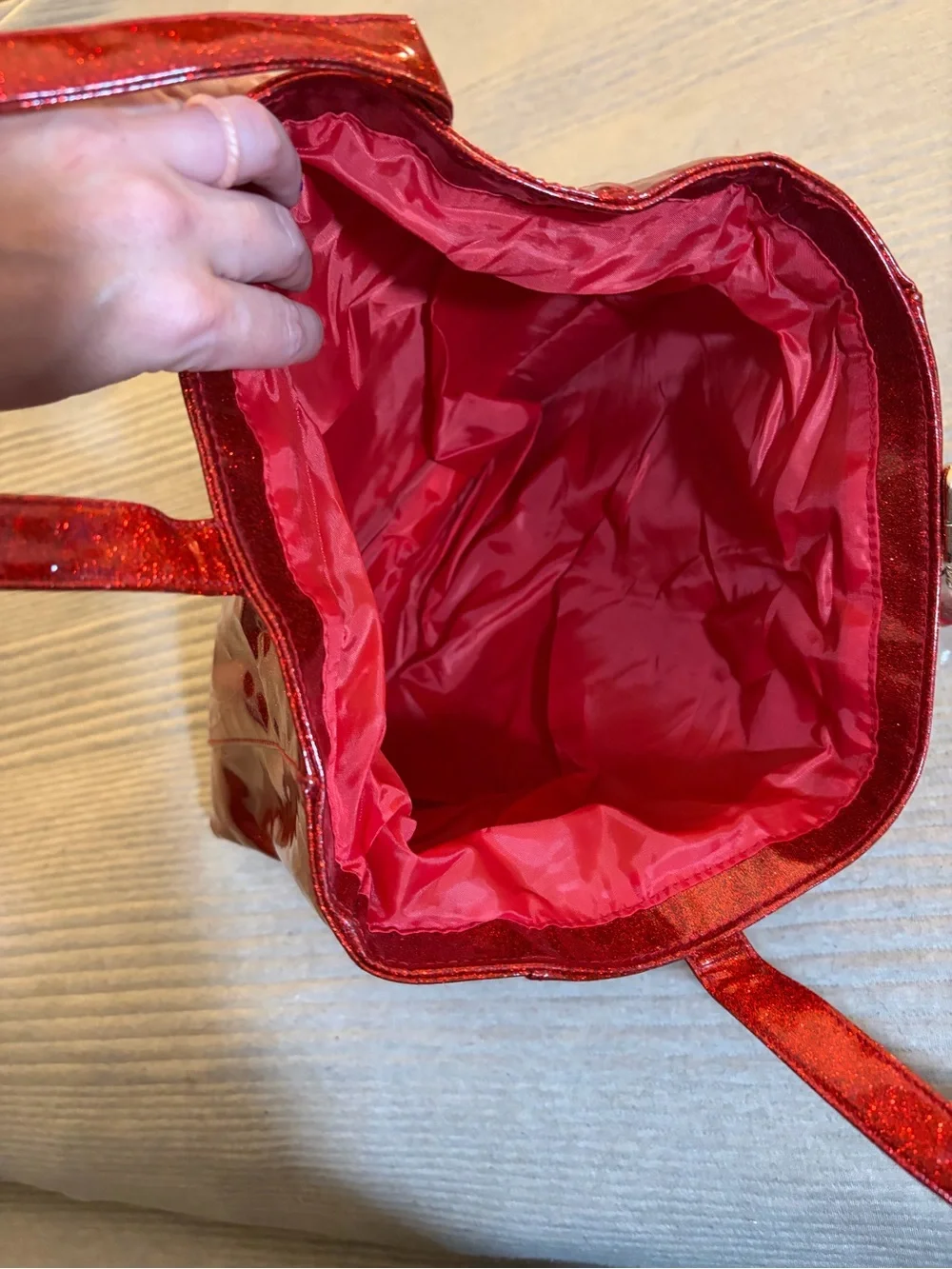 Marc Jacobs Fragrance Medium Tote Bag Glittery Red w/charm - Picture 5 of 5